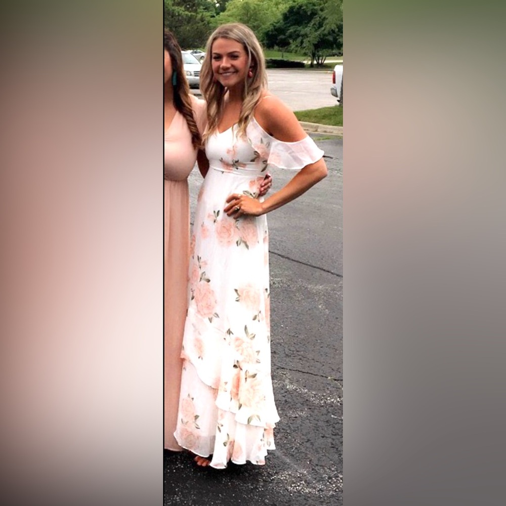 Lulus size MEDIUM ivory floral print maxi dress